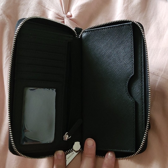 Michael Kors Wallet - Picture 3 of 7